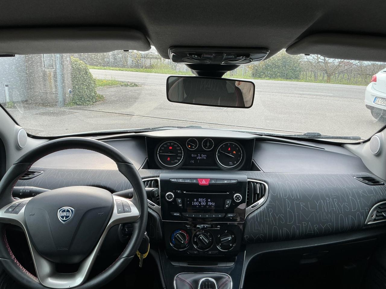 Lancia Ypsilon 1.2 benzina Neopatentati