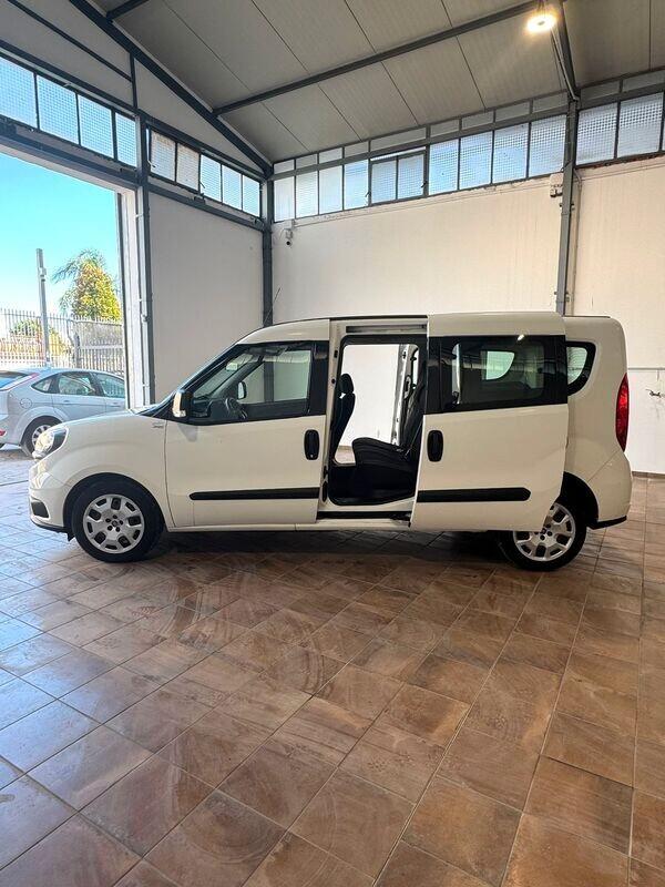 FIAT DOBLO' MAXI 1.6mjt AUTOCARRO 5 POSTI