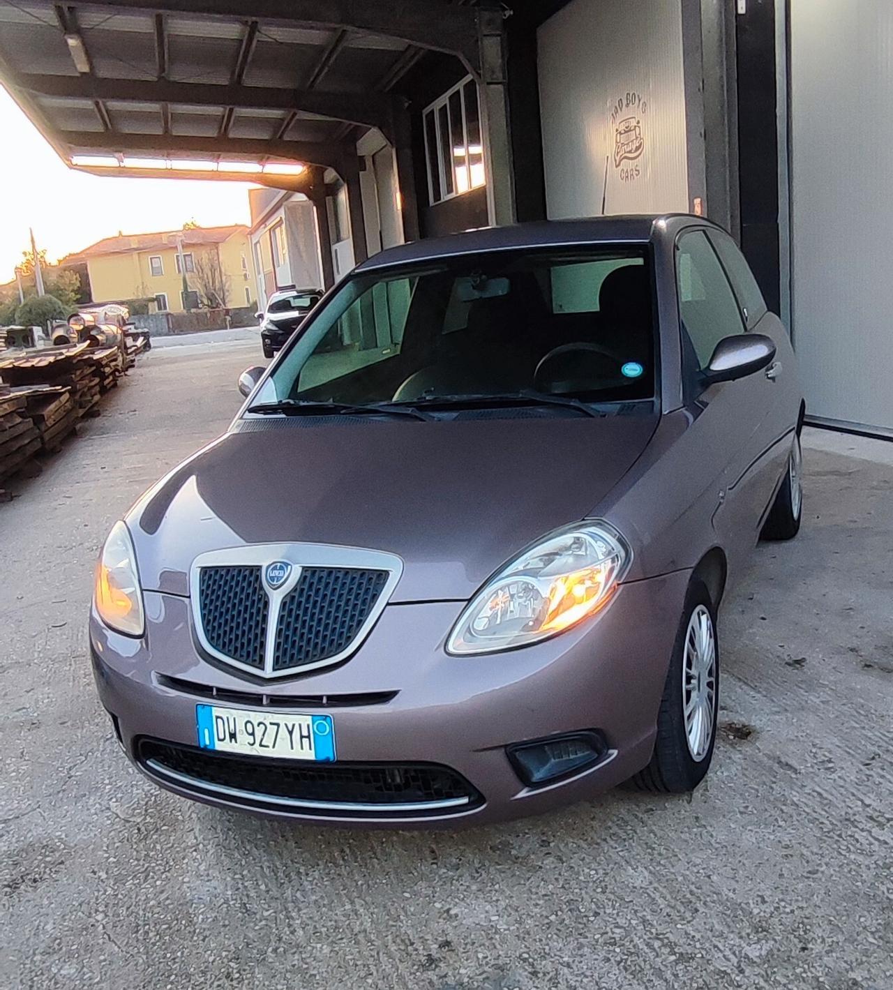 Lancia Ypsilon 1.3 MJT 75 CV Oro