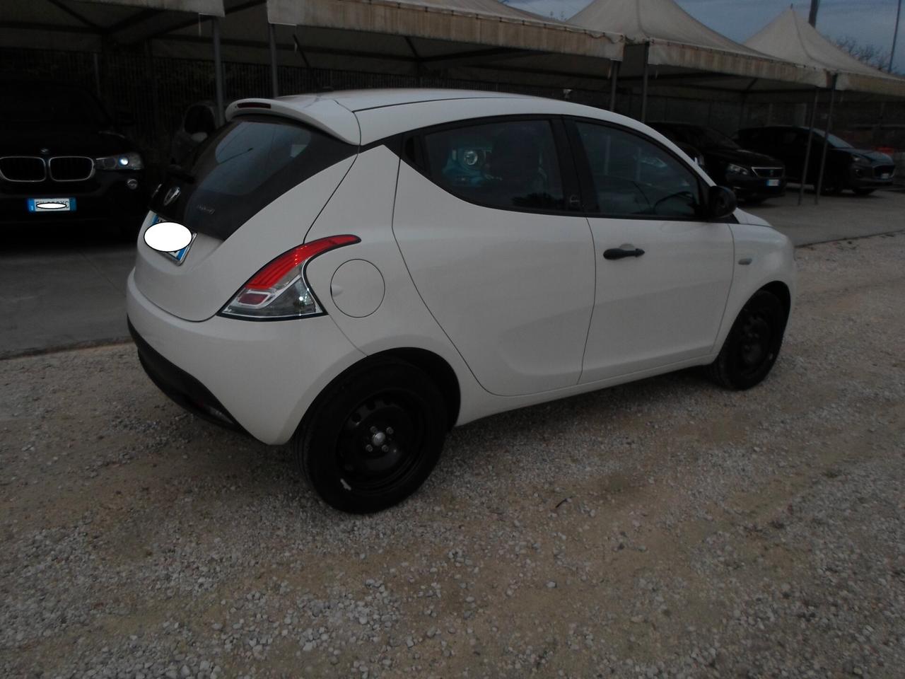 Lancia Ypsilon 1.0 FireFly 5 porte S&S Hybrid Ecochic Gold