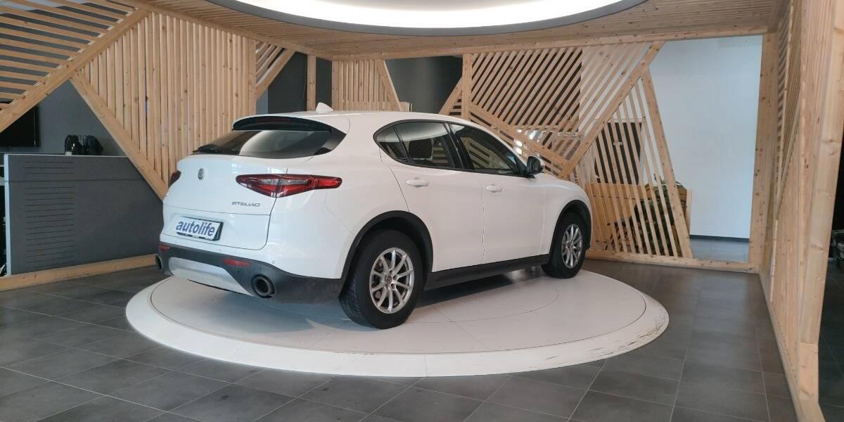 Alfa Romeo Stelvio 2.2 t Business Q4 190cv auto my19
