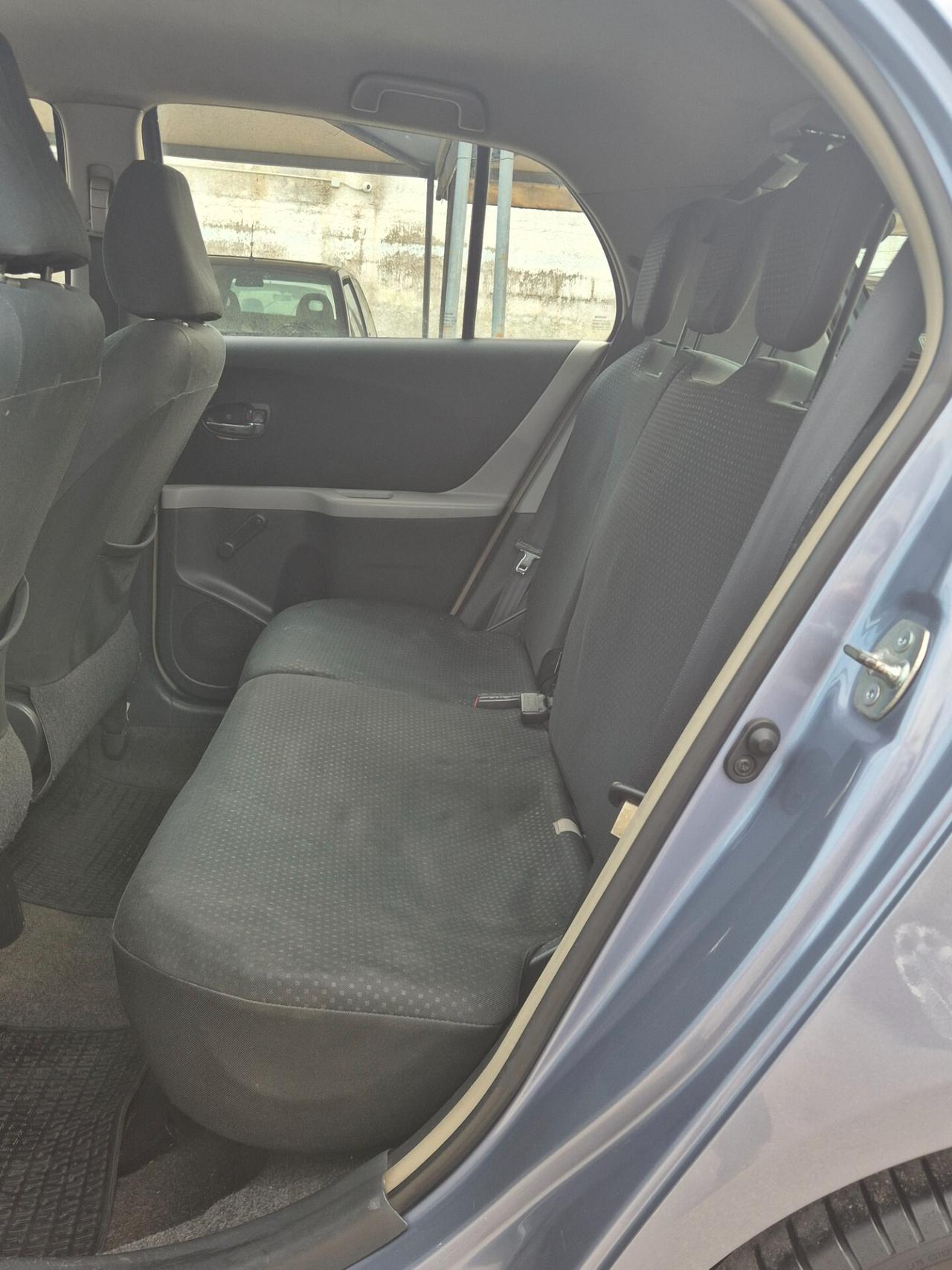 Toyota Yaris 1.0 5.p luxury pack