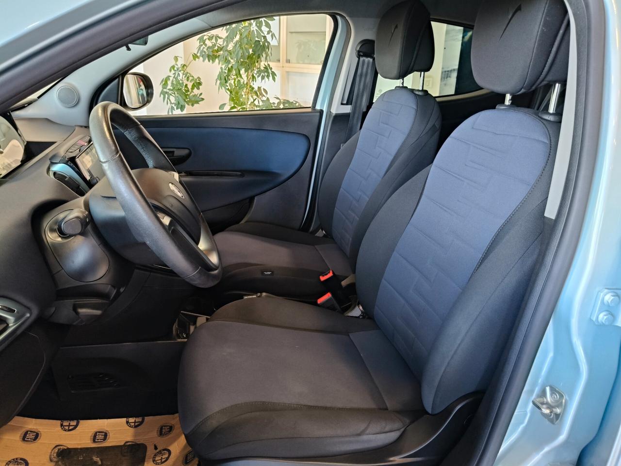 Lancia Ypsilon 1.0 70CV 5 porte Hybrid Gold Plus