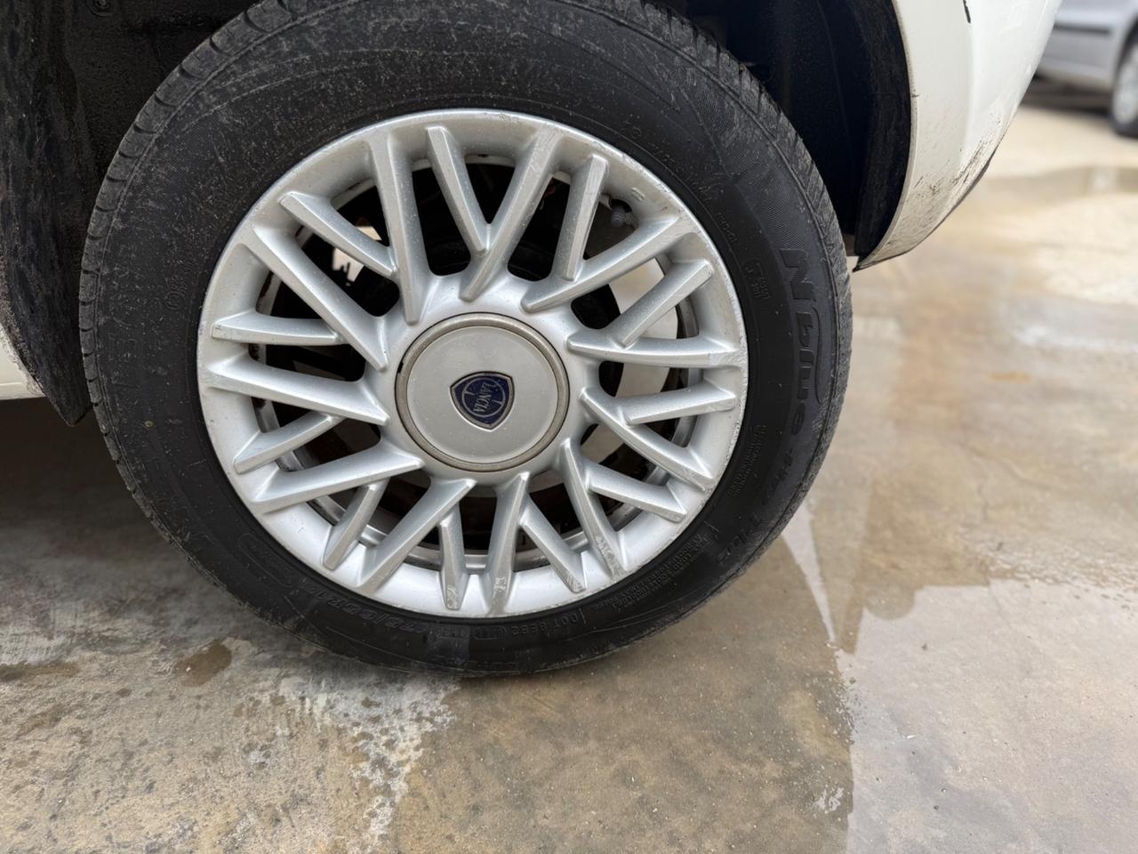 Lancia Ypsilon 0.9 TwinAir Ecochic Silver