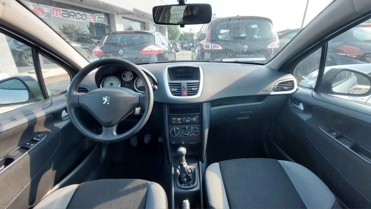 Peugeot 207 1.4 benzina Neopatentati