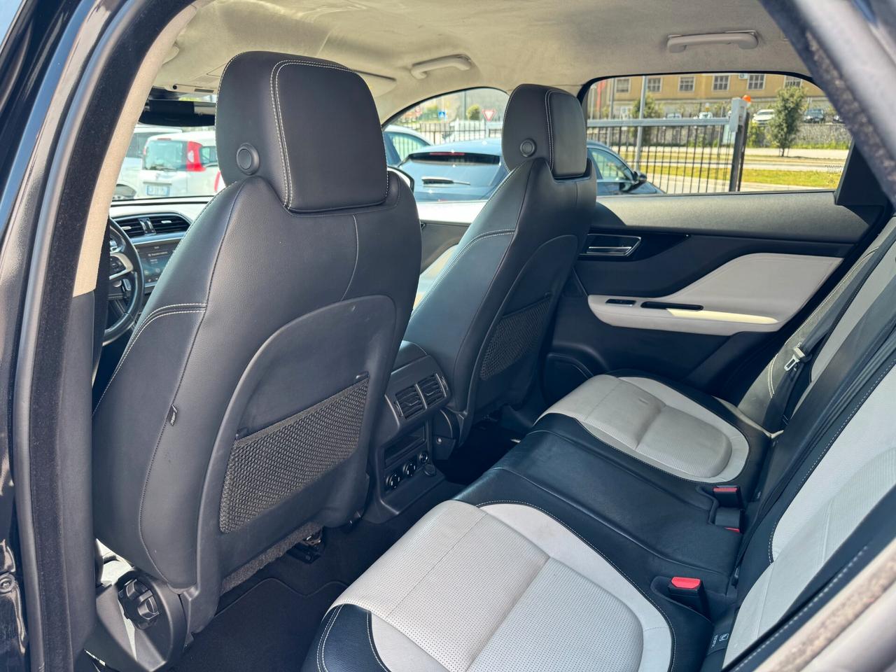 Jaguar F-Pace 2.0 D 180 CV AWD aut. R-Sport