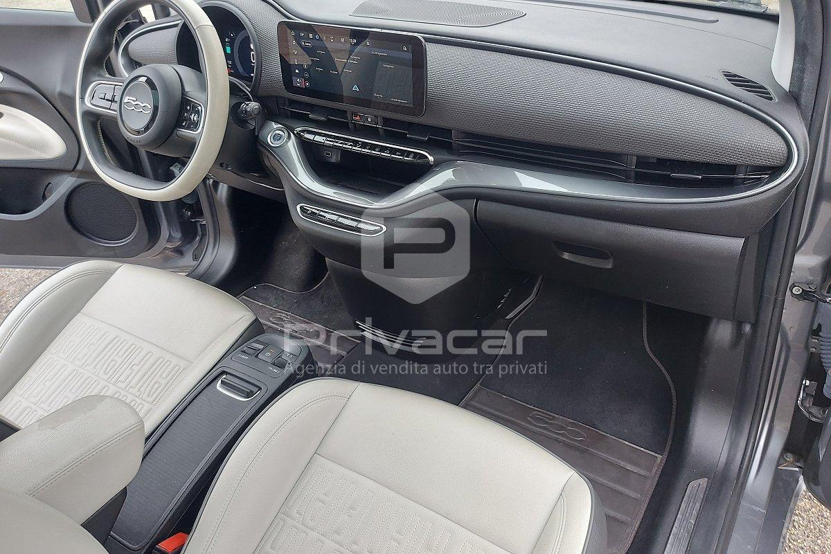 FIAT 500e Berlina 42 kWh La Prima