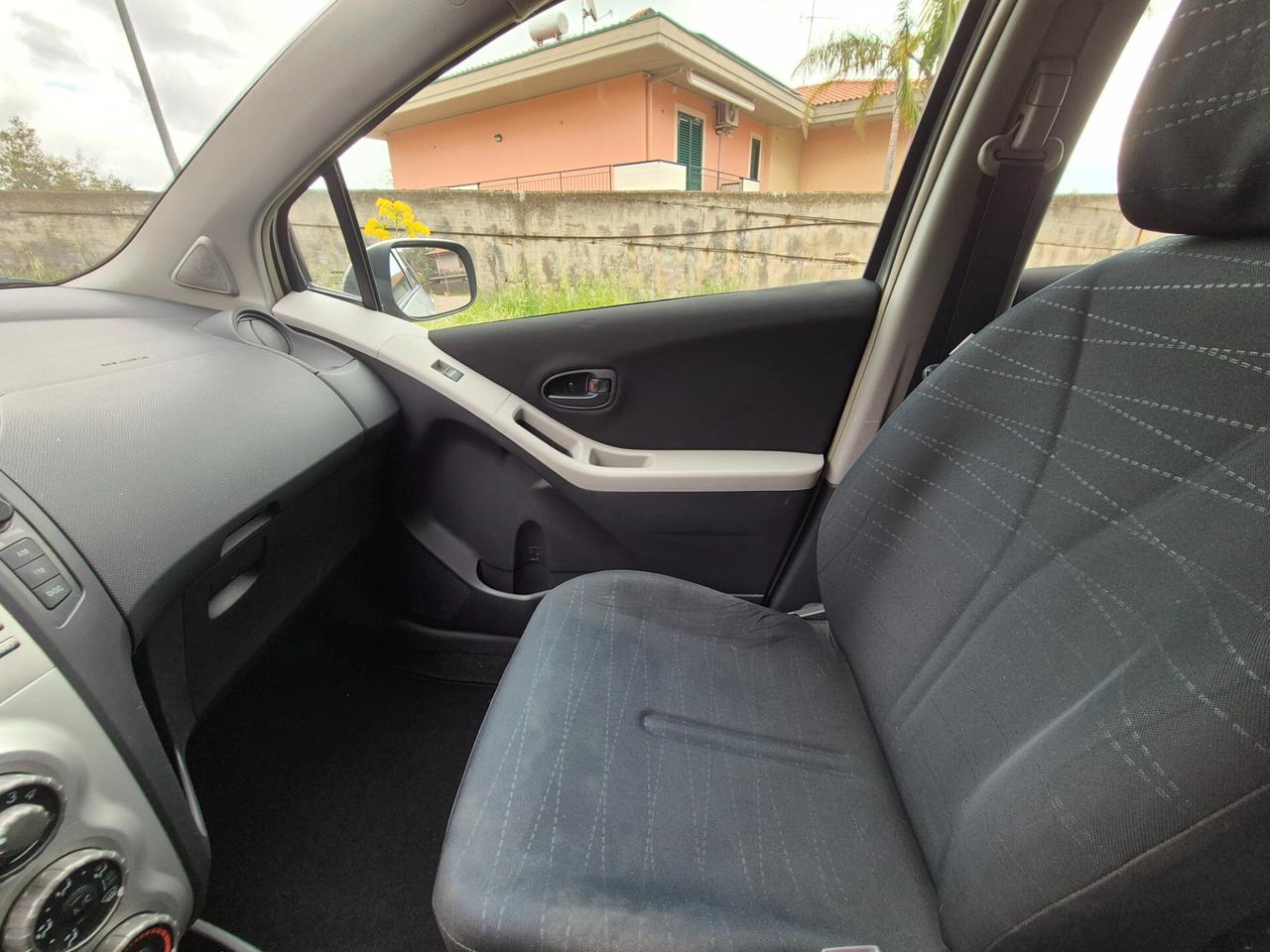 Toyota Yaris 1.0 benzina 5 porte