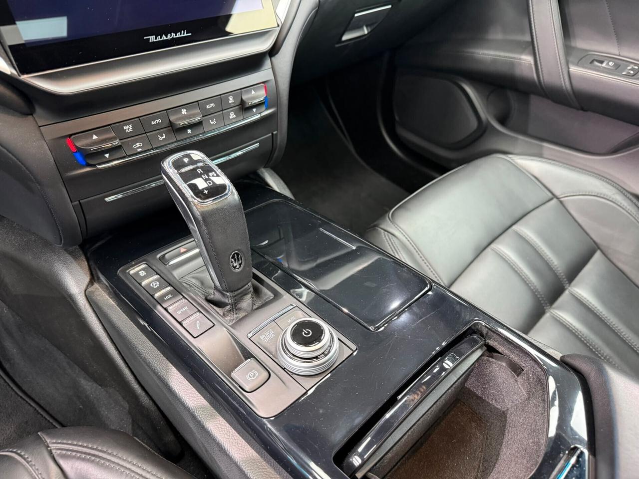 Maserati Ghibli V6 Diesel 275 CV Gransport (725)