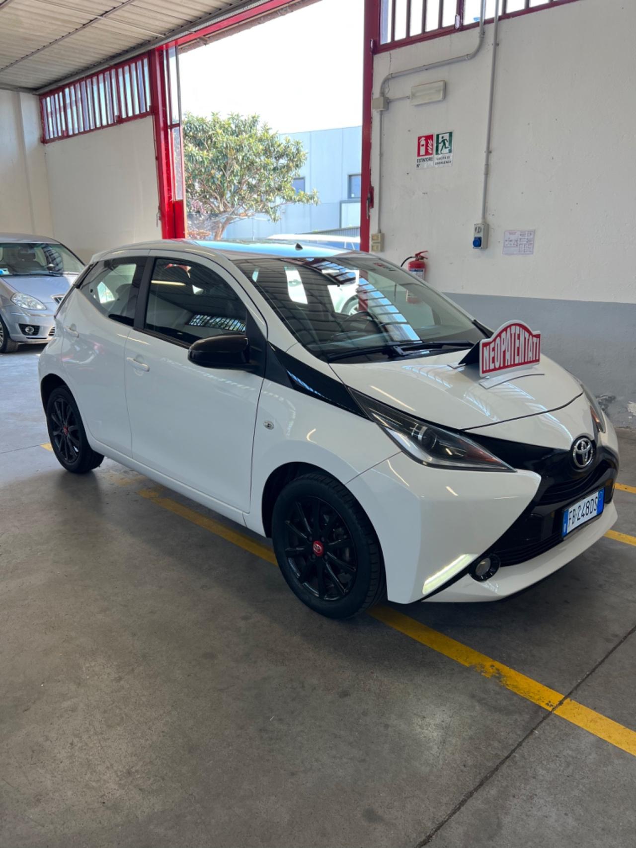 Toyota Aygo 1.0 VVT-i 69 CV 5 porte x-cite MMT
