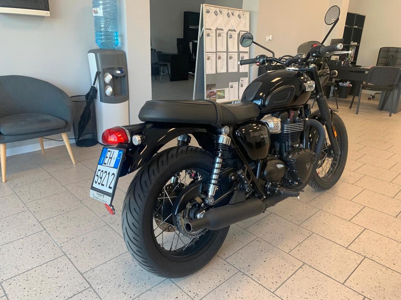 Triumph Bonneville T100 Black