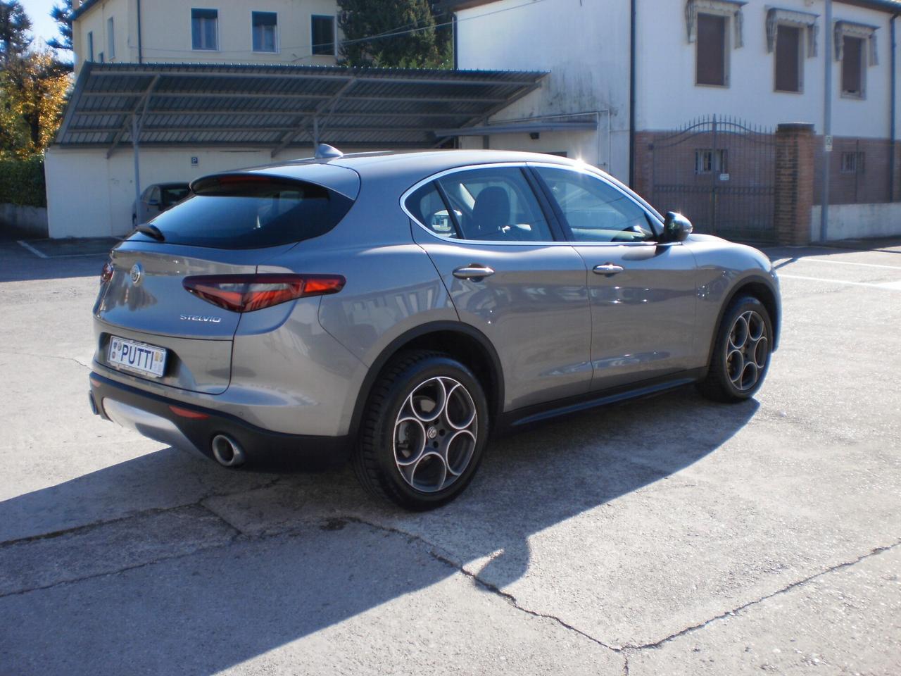 Alfa Romeo Stelvio 2.2 Turbodiesel 210 CV AT8 Q4 Executive