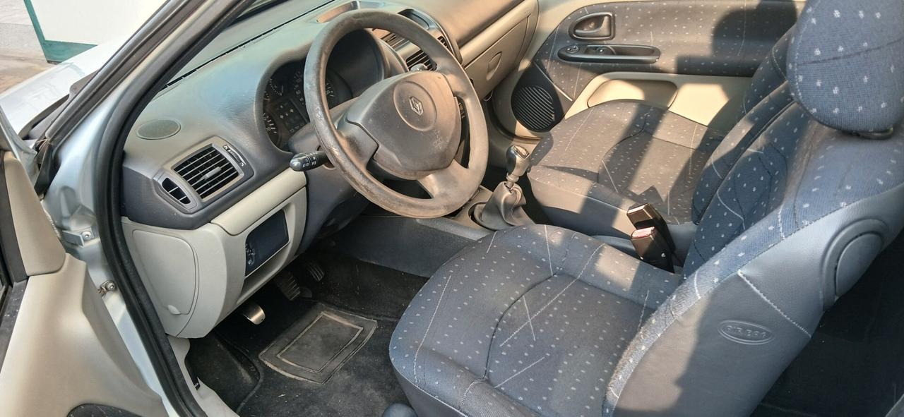 Renault Clio 1.2 16v neopatentati benzina