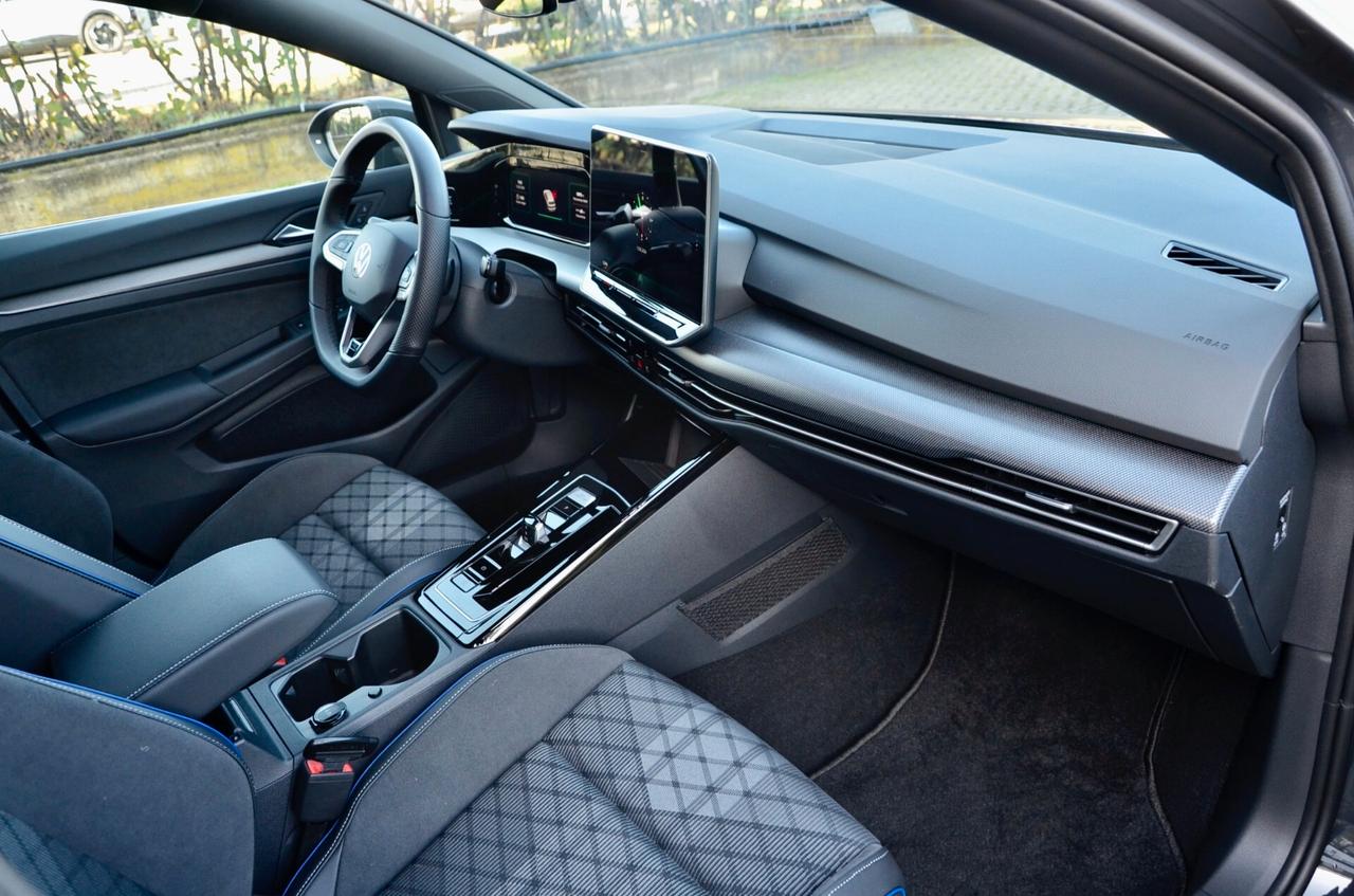 VOLKSWAGEN GOLF 1.5 ETSI R-LINE PLUS 150cv DSG, PARI AL NUOVO, GARANZIA VW, UNICOPROPRIETARIO, UFF ITALIANA, MATRIX, APPLE ANDROID, 18", PERMUTE