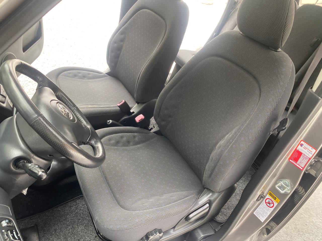 Toyota Yaris Verso 1.3i 16V cat Sol '03 NEOPATENTATI!!!