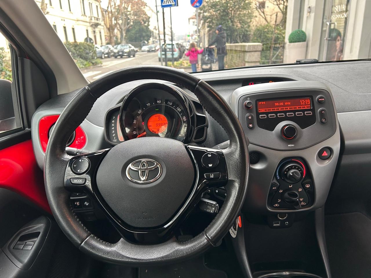 Toyota Aygo Connect 1.0 x-clusiv 72cv 5p *90000KM*NEOPATENTATI*