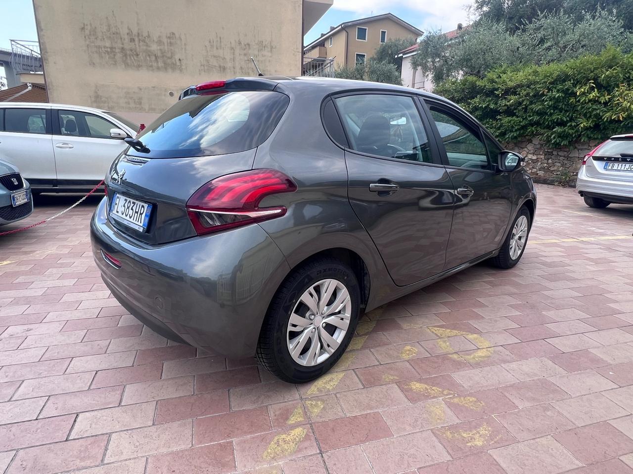 Peugeot 208 PureTech 82 5 porte Allure