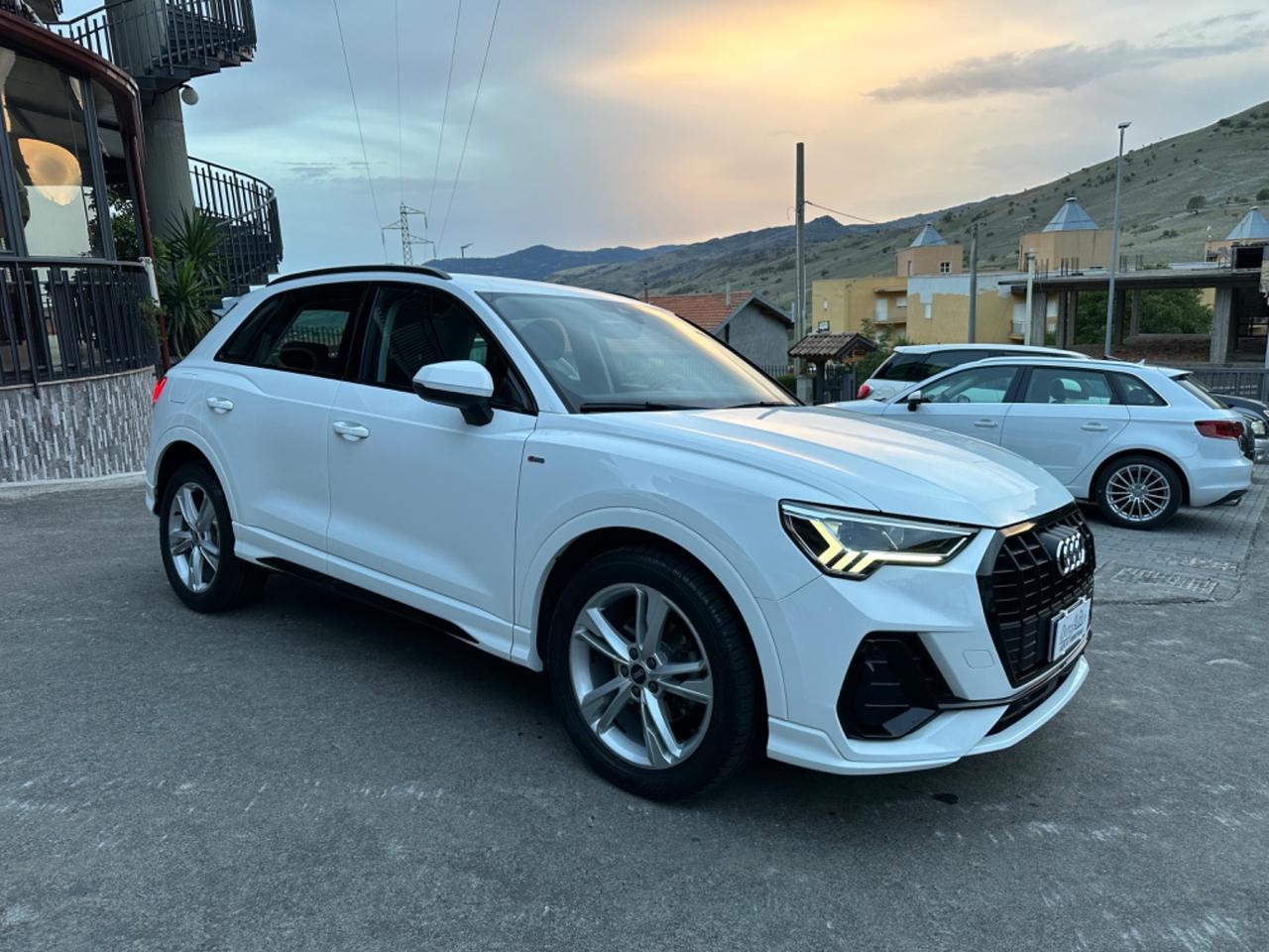 Audi Q3 35 TDI S tronic Business