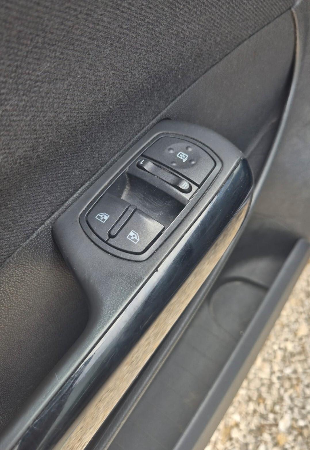 Opel Corsa 1.2 5 porte Cosmo