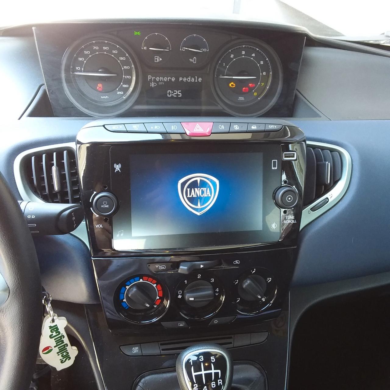 Lancia Ypsilon 1.0 FireFly 5 porte S&S Hybrid Platino