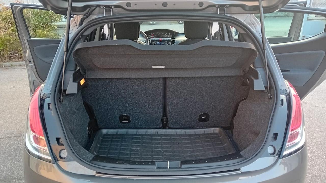 Lancia Ypsilon 1.0 FireFly 5 porte S&S Hybrid UnYca