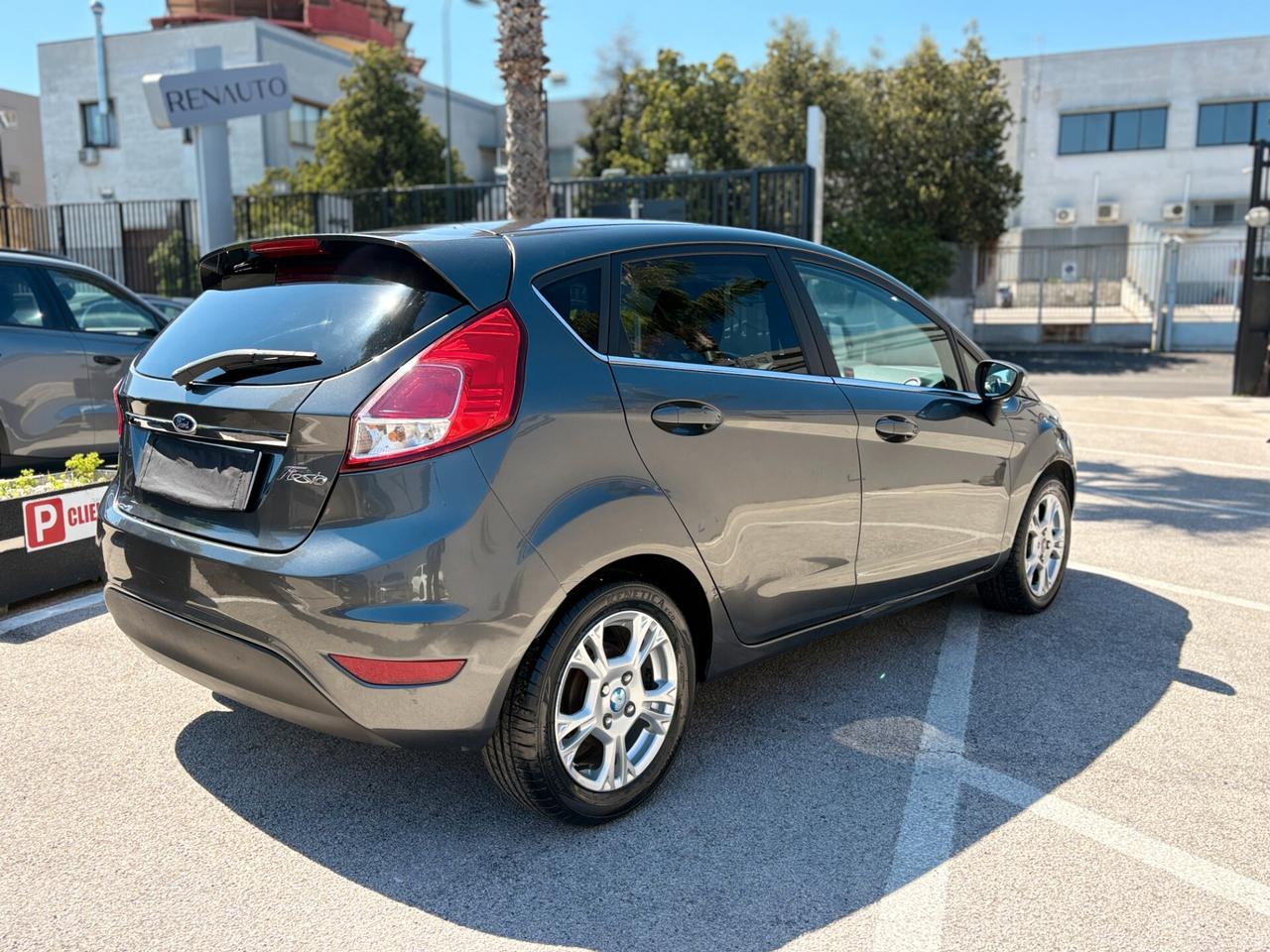 Ford Fiesta 1.5 TDCi 75CV 5 porte Titanium