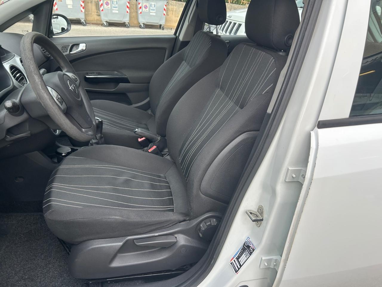 Opel Corsa 1.2 5 porte Cosmo