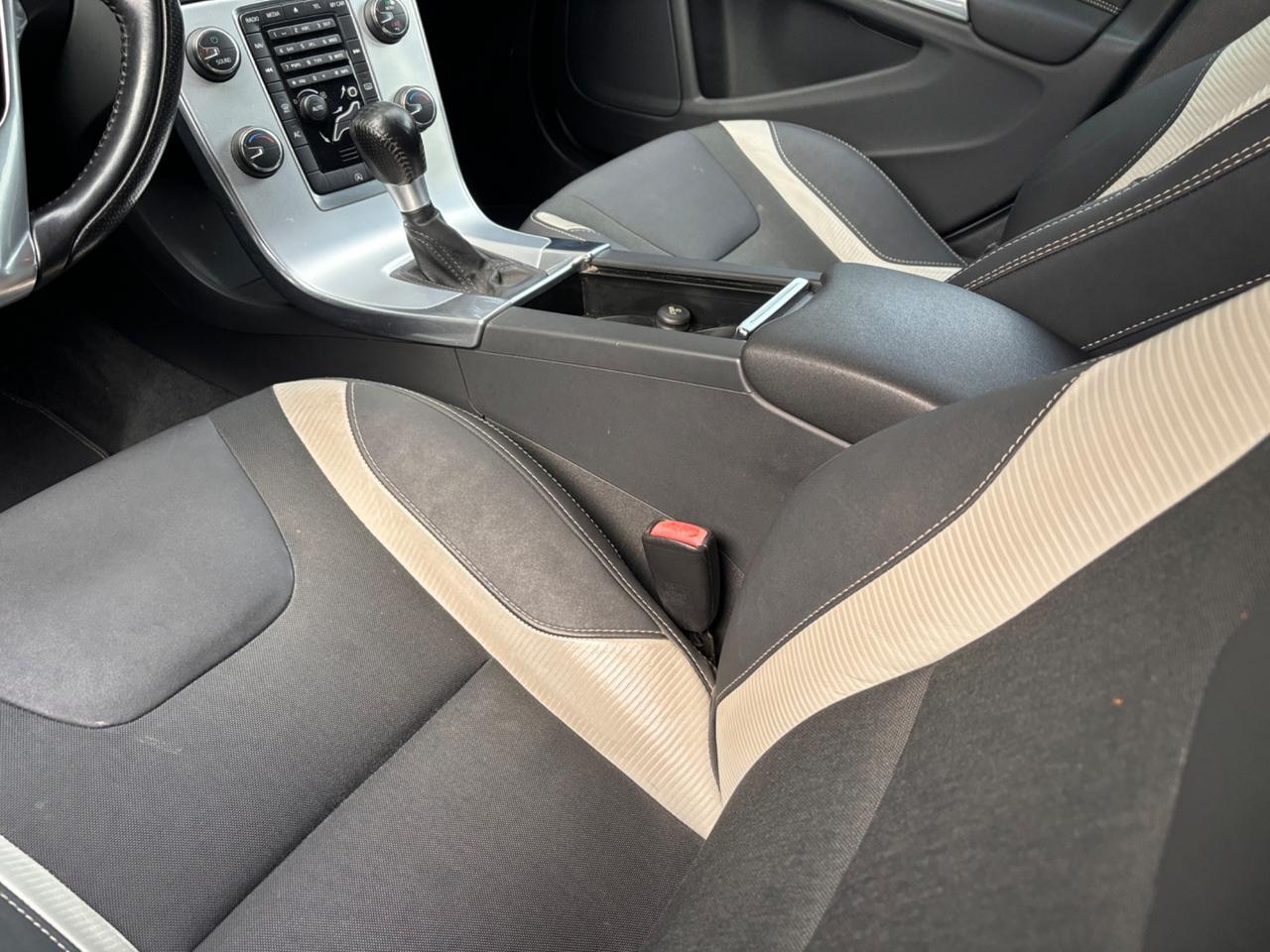 Volvo V60 D3 R-design Kinetic