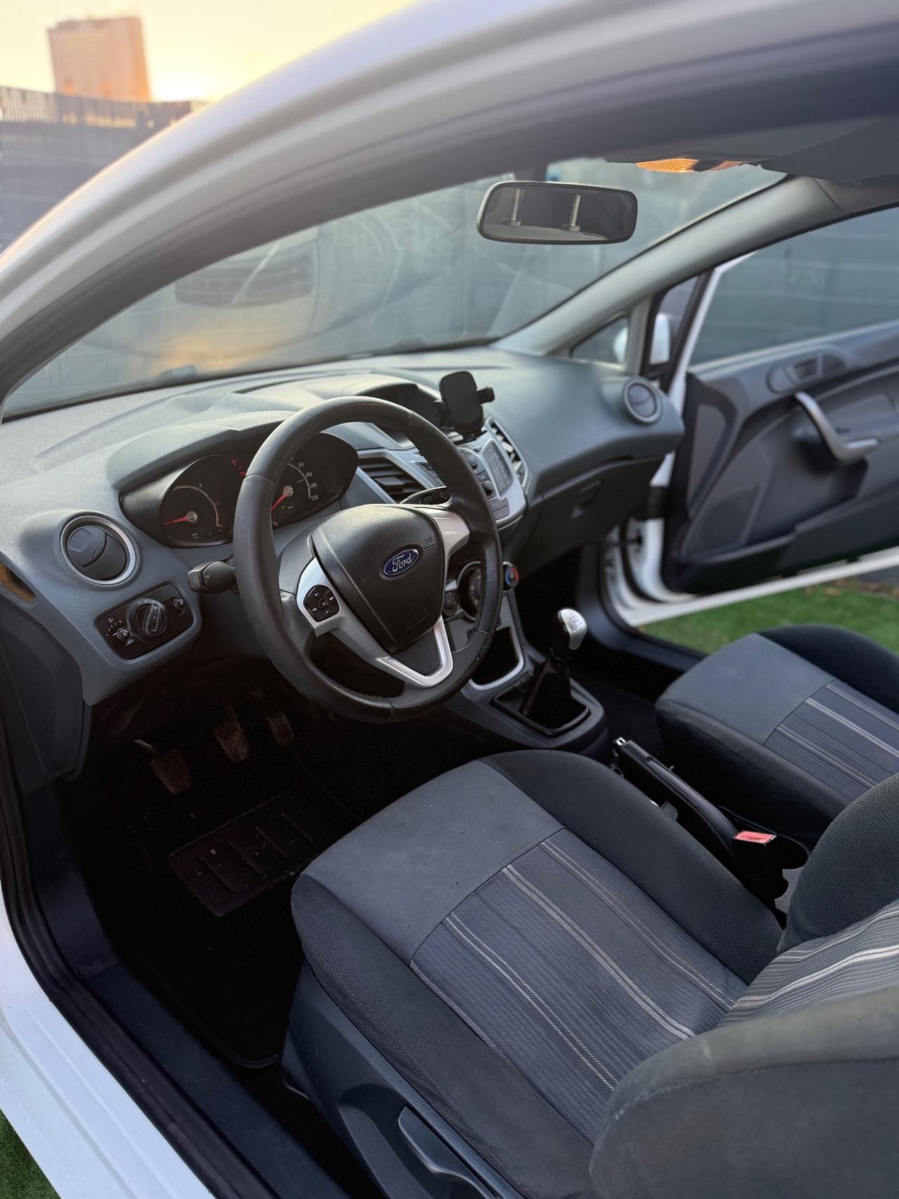 Ford FIESTA 1.4 TDCI TITANIUM NEOPATENTATI