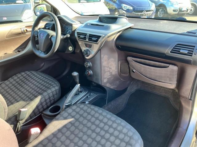 Toyota iQ 1.0 cvt (multidrive)