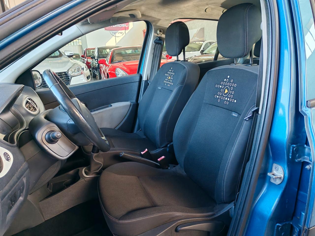 Renault Clio 1.2 16V 75 cv