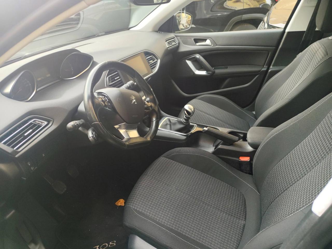 Peugeot 308 1.5 Business 130cv - 2018