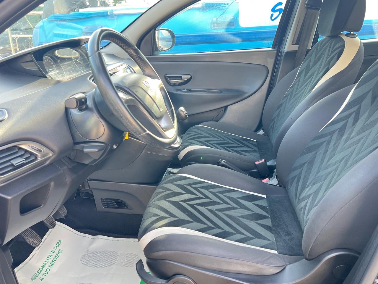 Lancia Ypsilon 1.3 MJT 95 CV 5 porte Platinum