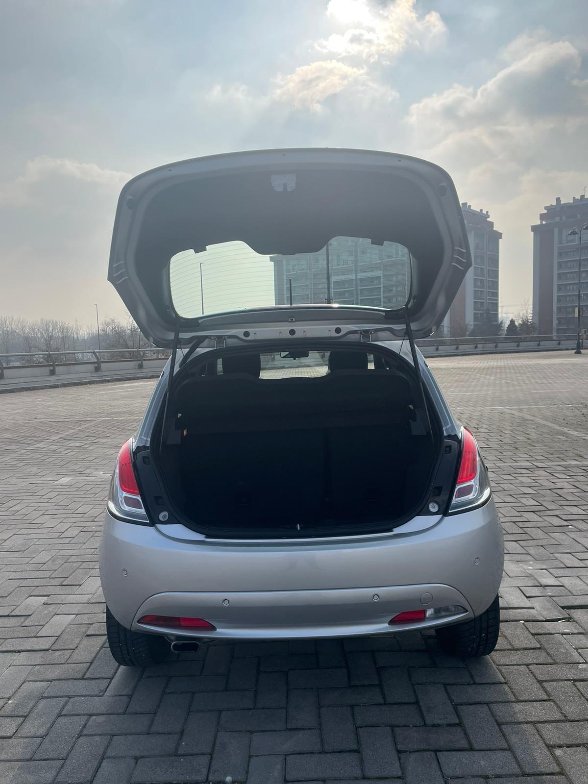 Lancia Ypsilon 1.2 69 CV UNI.PRO 12 MESI GARANZIA