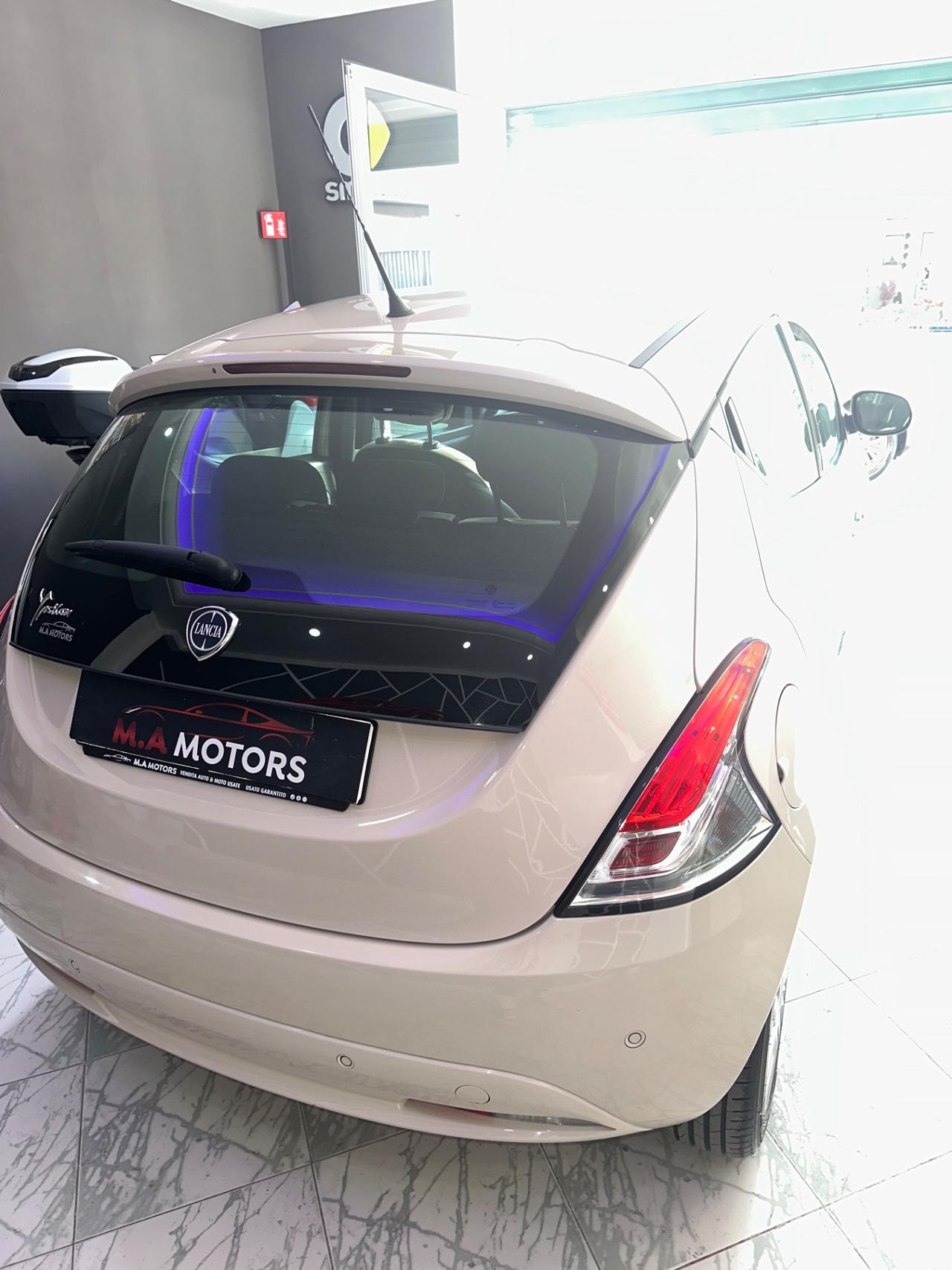 Lancia Ypsilon 1.2 69 CV 5 porte Silver