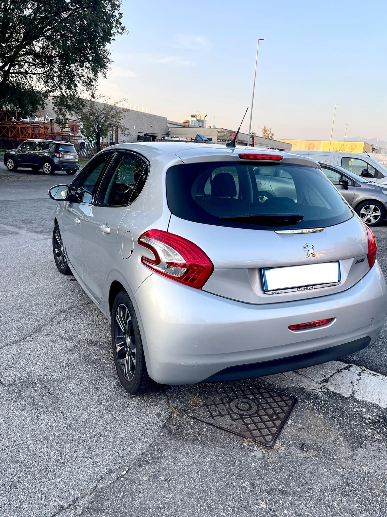 Peugeot 208 1.4 HDi 68 CV 5 porte Allure per Neopatentati 204