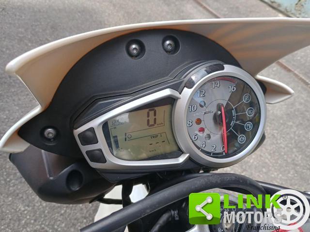 TRIUMPH Street Triple 675 Triple