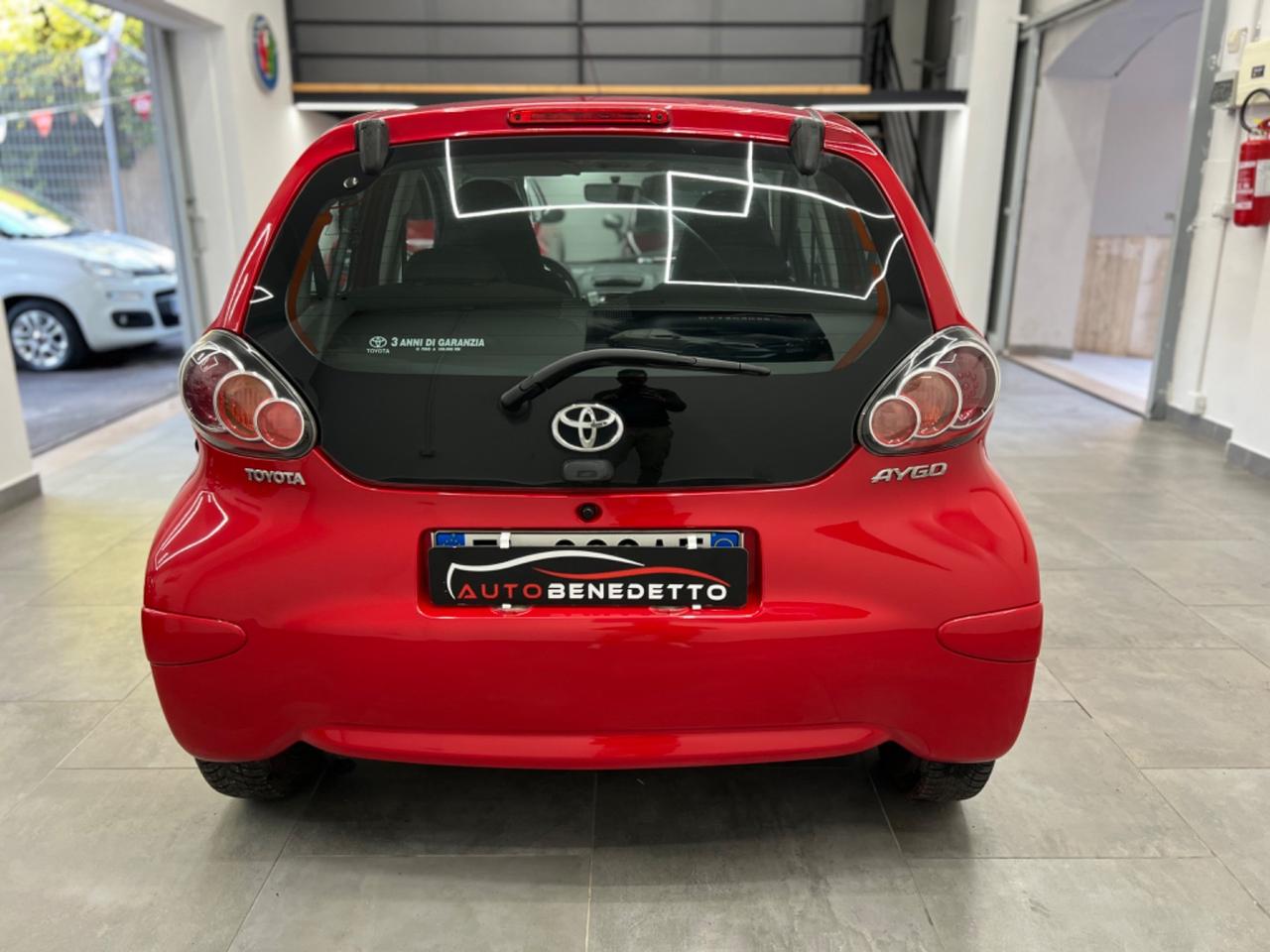 Toyota Aygo 1.0 12V VVT-i 5 porte MMT 2012