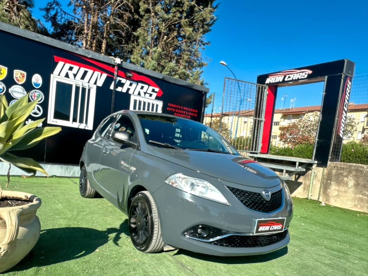 Lancia Ypsilon 1.2 69 CV 5 porte Silver