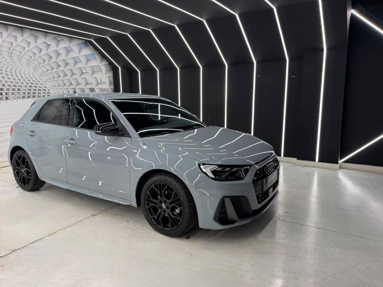 Audi A1 3XS LINE-S TRONIC-110CV-NEOPATENTATI-AUTOMATICA-KM CERTIFICATI-12MESI GARANZIA-PERMUTE