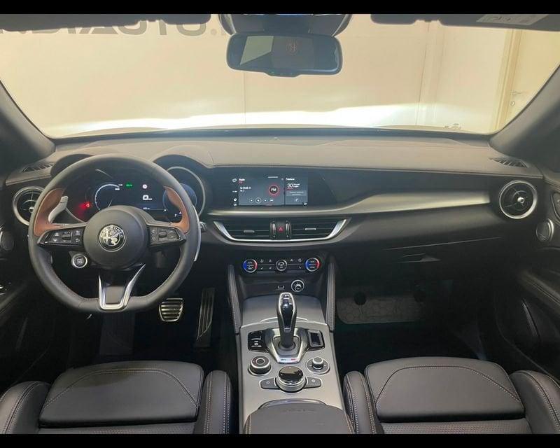 Alfa Romeo Stelvio 2023 2.2 t Intensa Q4 210cv auto