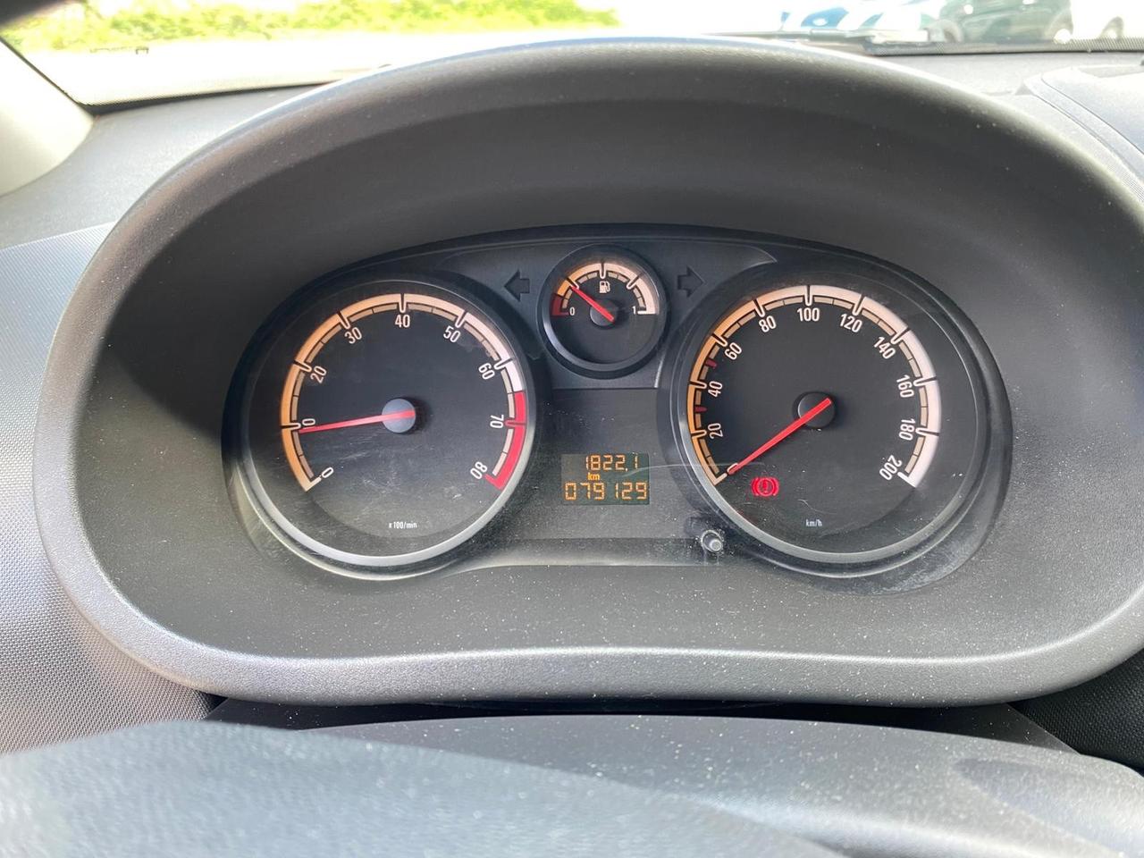 Opel Corsa 1.2 benzina 5 porte anno 2011