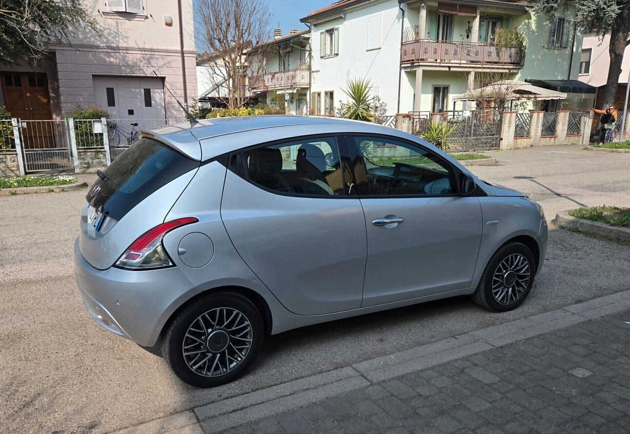 Lancia Ypsilon 1.2 69 CV 5 porte GPL Ecochic Gold