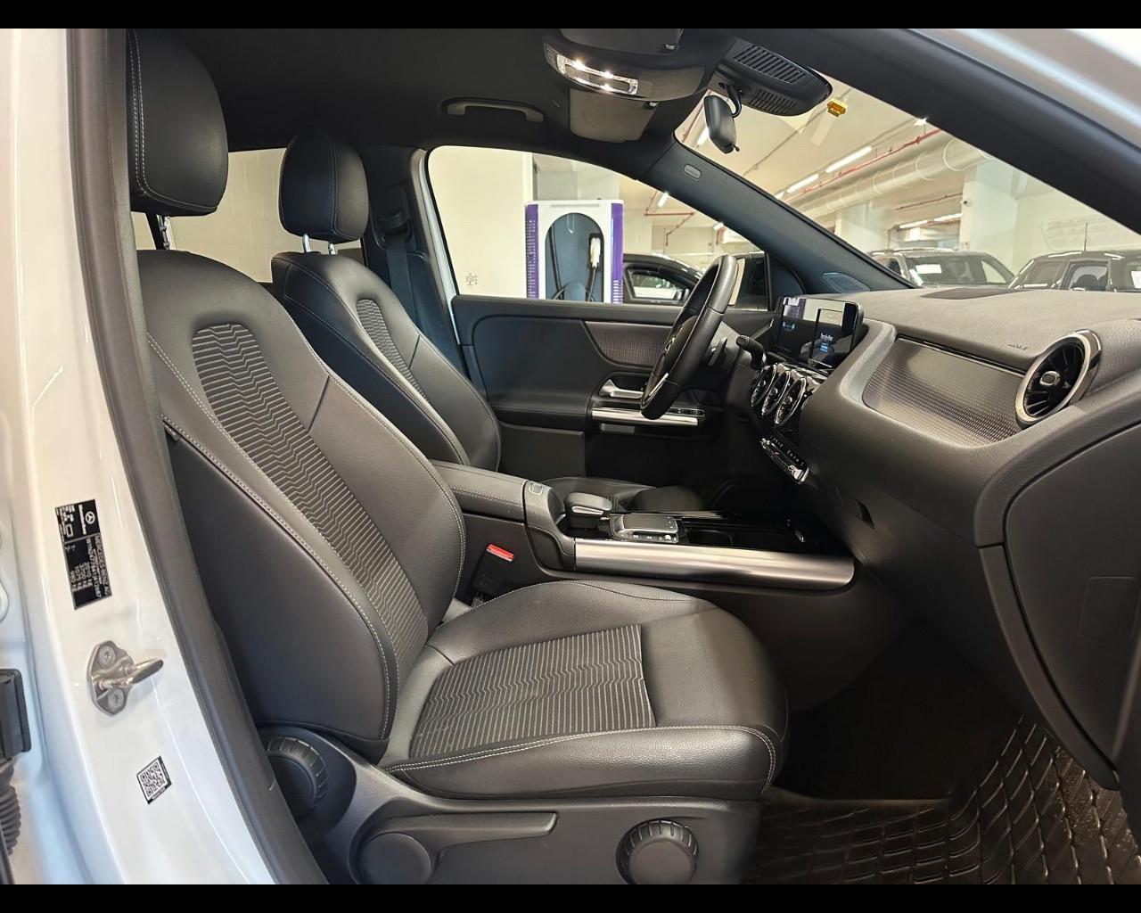 Mercedes-Benz GLA (H247) - GLA 180 Automatic Sport