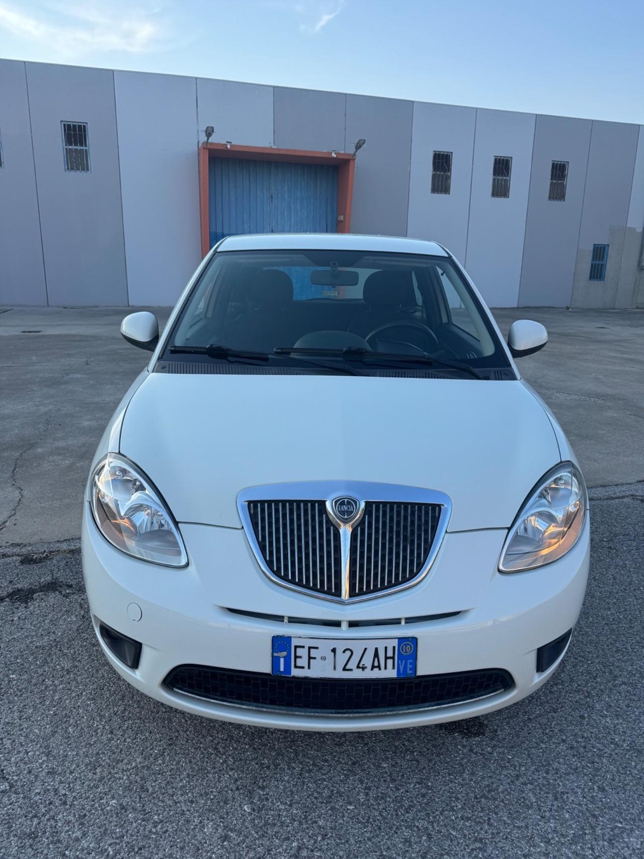 Lancia Ypsilon 1.3 MJT 75 CV Platino