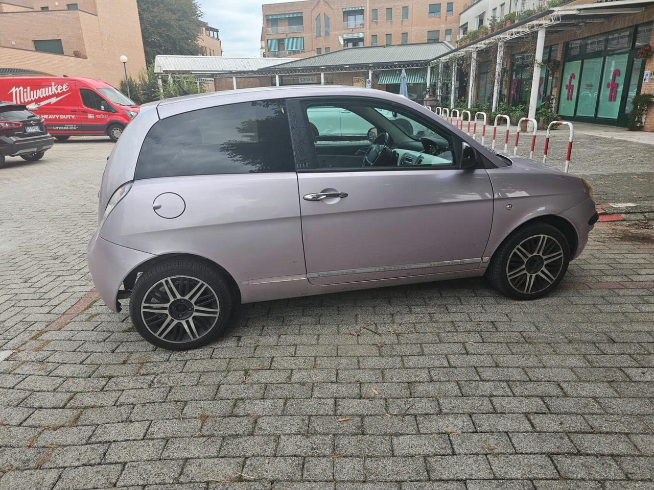 Lancia Ypsilon 1.3 MJT 75 CV Unyca