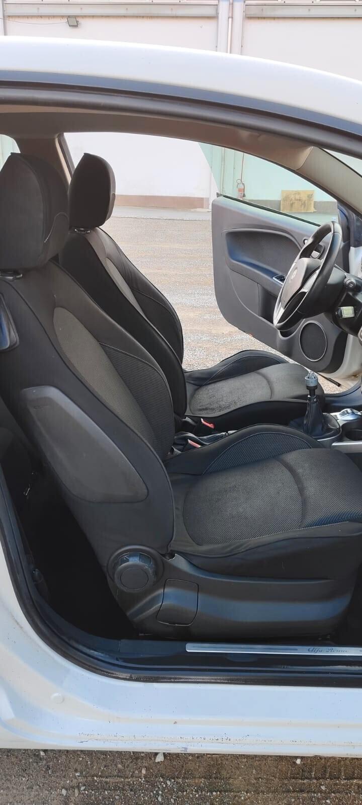 Alfa Romeo MiTo 1.6 JTDm 16V Distinctive Sport Pack