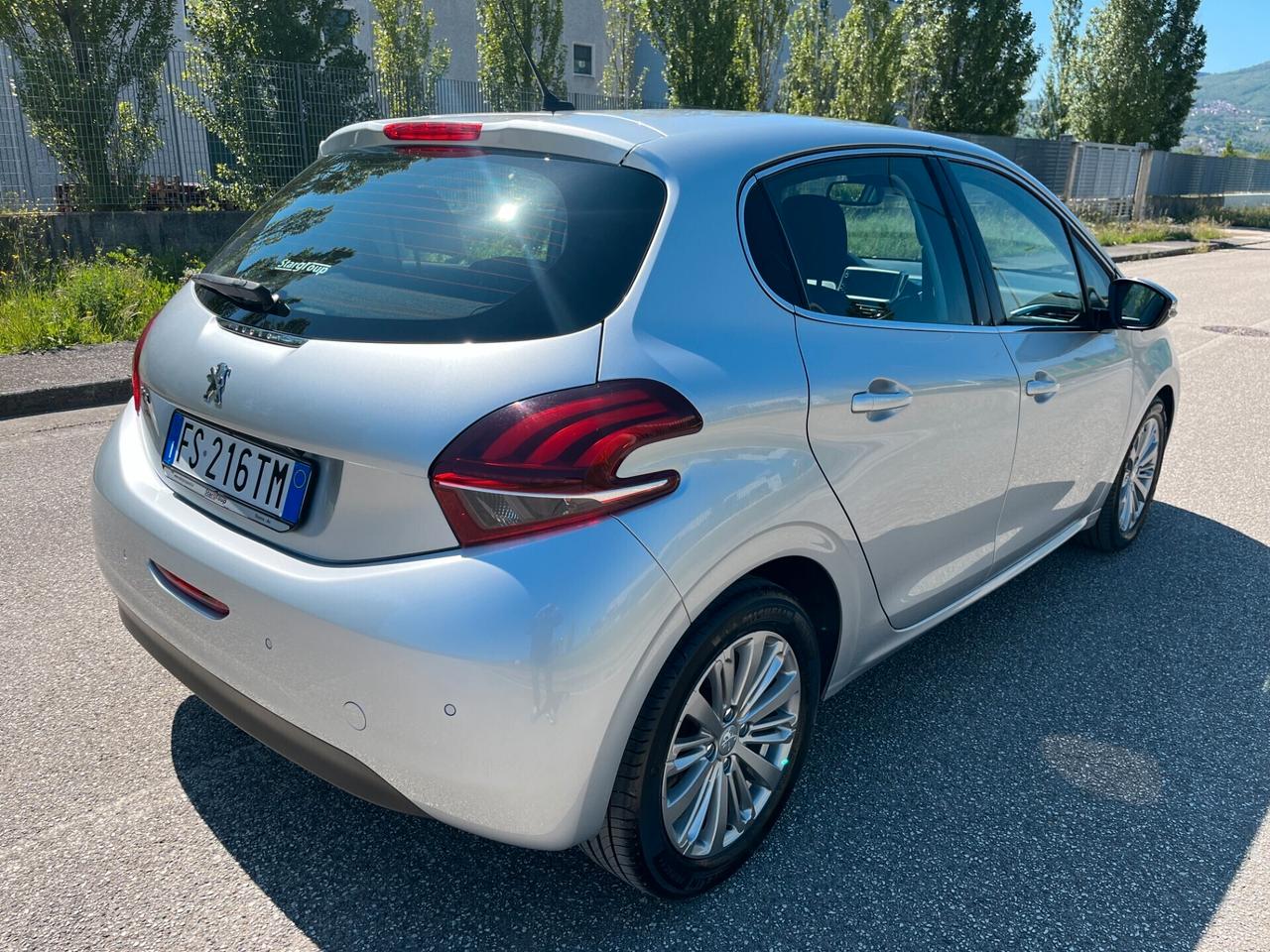 Peugeot 208 BlueHDi 100 S&S 5 porte Allure