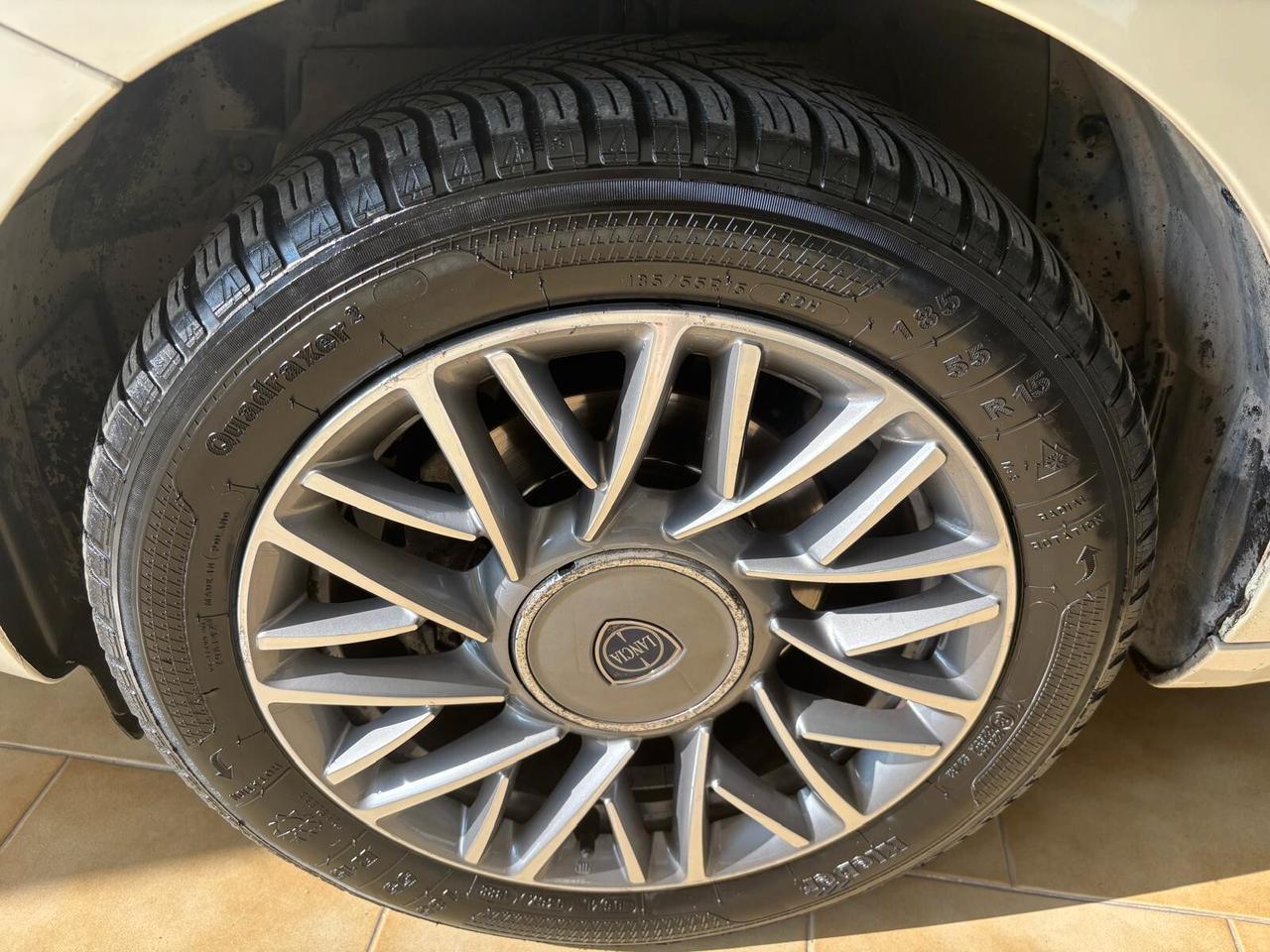 LANCIA YPSILON ANNO 2012 DS 1.3 MULTIJET ADATTA NEOPATENTATI KM 122 MILA