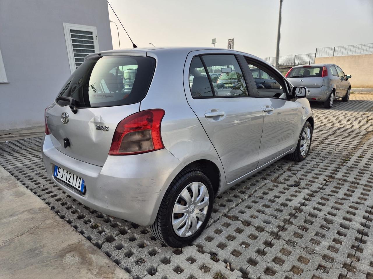 Toyota Yaris 1.3 5 porte